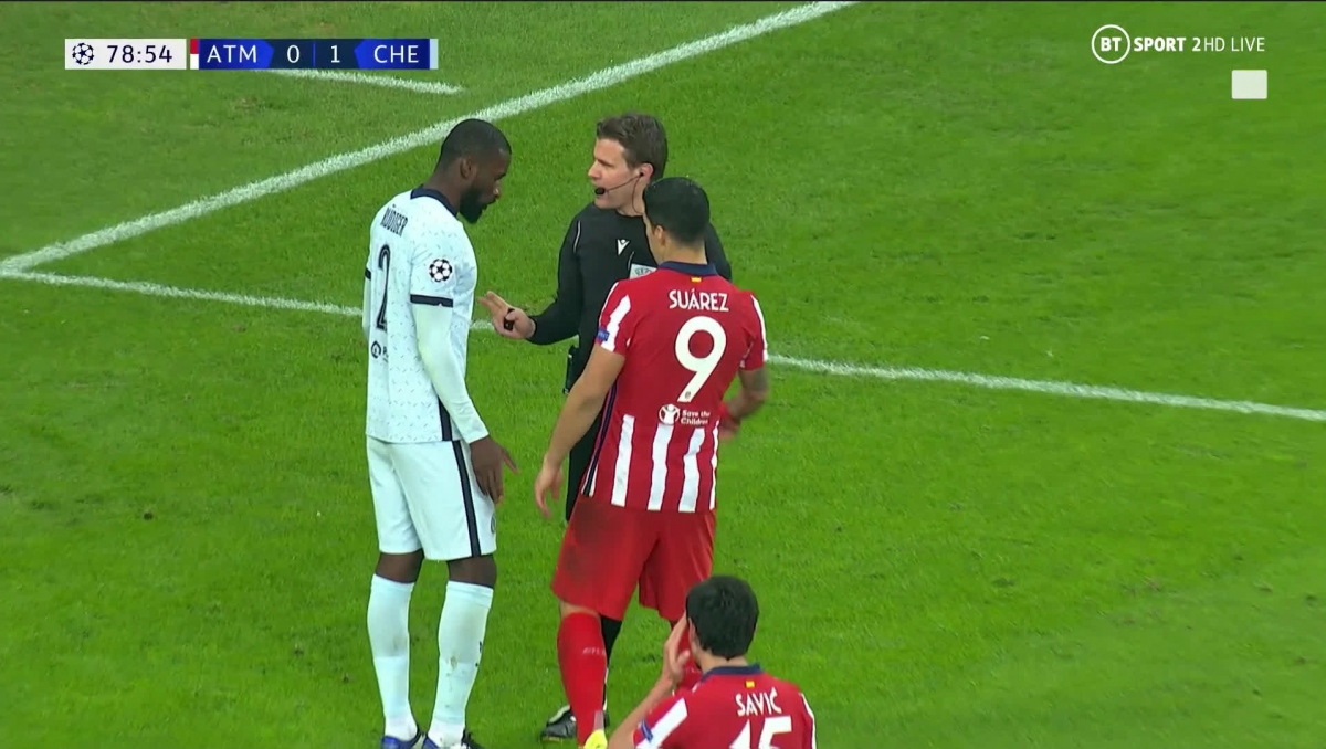 luis suarez ngựa quen đường cũ giở tiểu xảo, cấu đùi hậu vệ chelsea hình ảnh 3 luis suarez ngua quen duong cu gio tieu xao, cau dui hau ve chelsea hinh anh 3