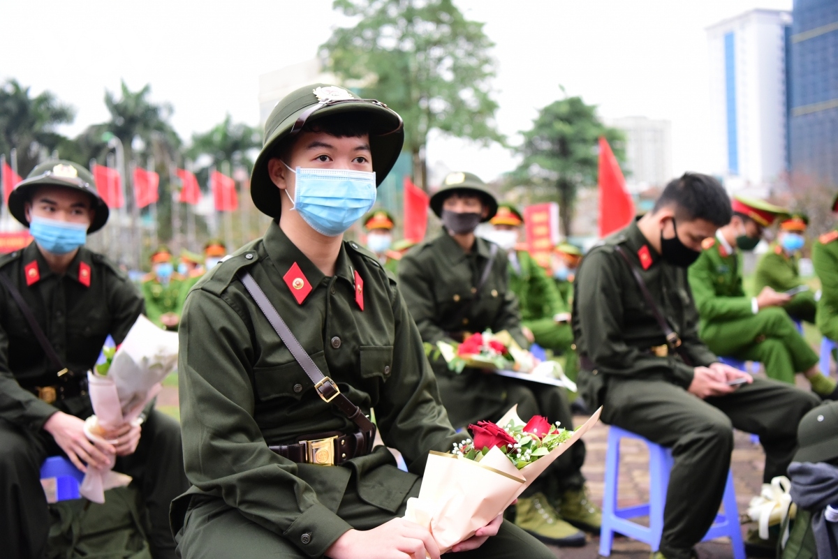 young people happily join the army picture 4