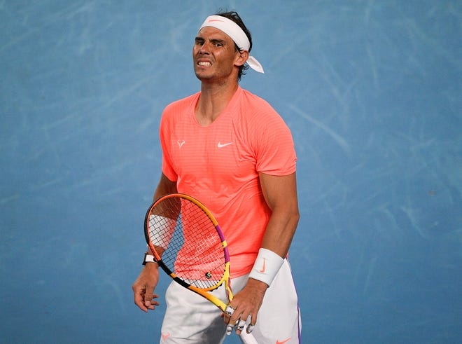 Nadal dừng bước ở tứ kết Australian Open 2021 sau trận thua ngượcTsitsipas. (Ảnh: Getty).