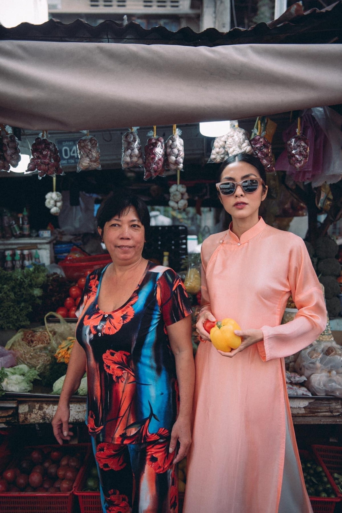 tang thanh ha mac ao dai di cho tet hinh anh 7