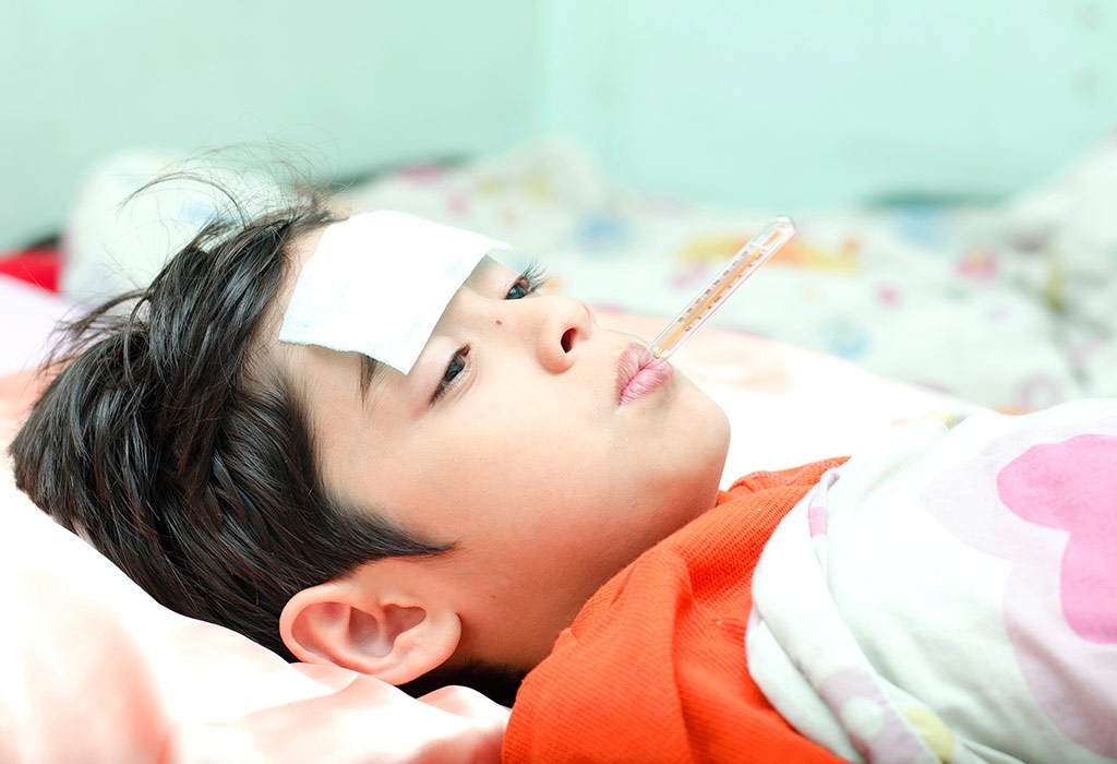 Thuốc hạ sốt chỉ nên dùng khi trẻ bị sốt cao từ 38 độ C trở lên HOẶC trẻ có dấu hiệu co giật, có tiền căn động kinh, có anh/em cũng từng bị sốt co giật.