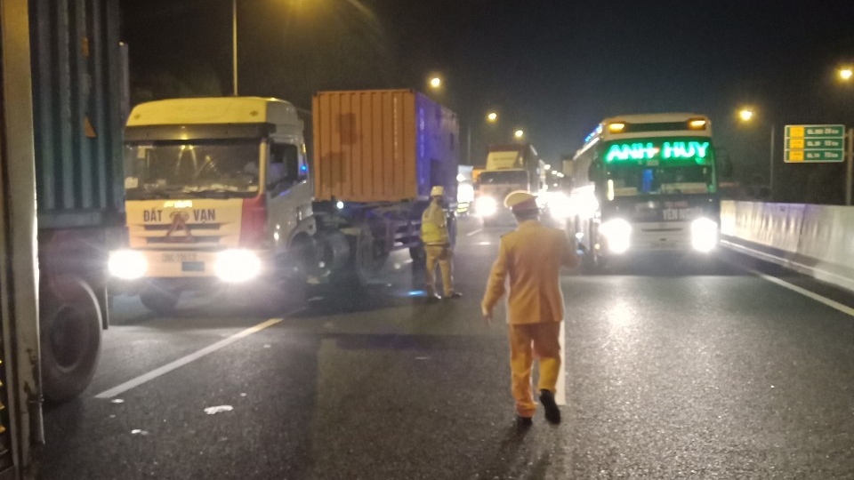 Un tac keo dai nhieu km tren cao toc ha noi - hai phong hinh anh 1