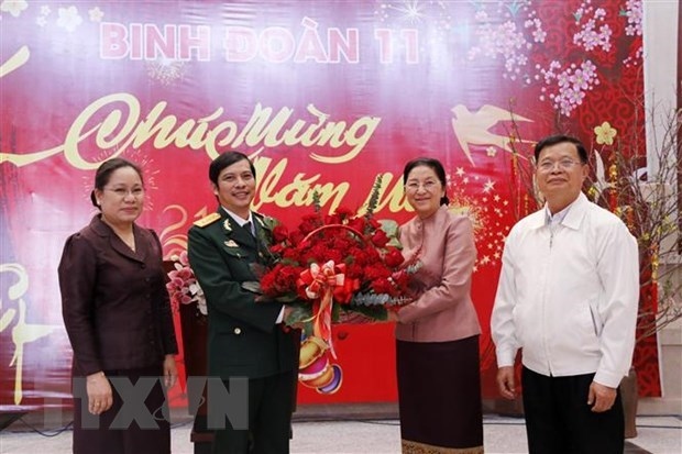 lao top legislator pays tet visit to vietnam s officers, soldiers working at laos na hous picture 1