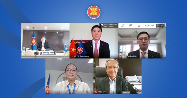 vietnam s new representative to asean presents credentials picture 1