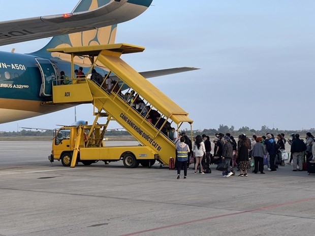 vietnam airlines to tighten covid-19 prevention during tet picture 1