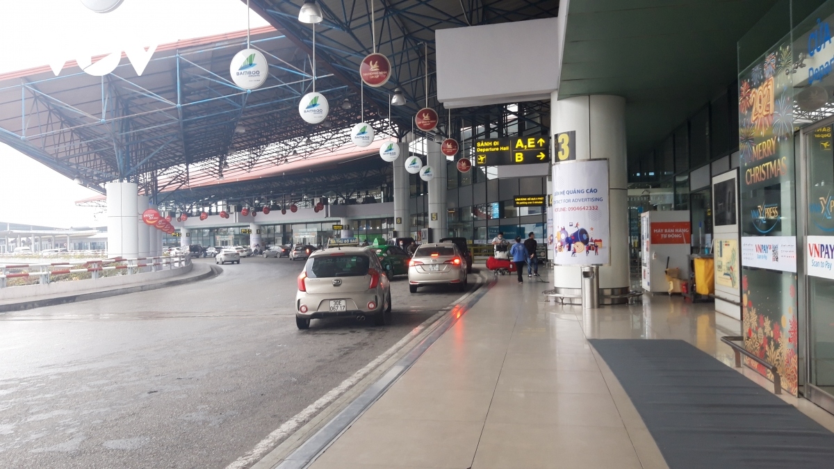 noi bai international airport falls quiet again due to covid-19 fears picture 1