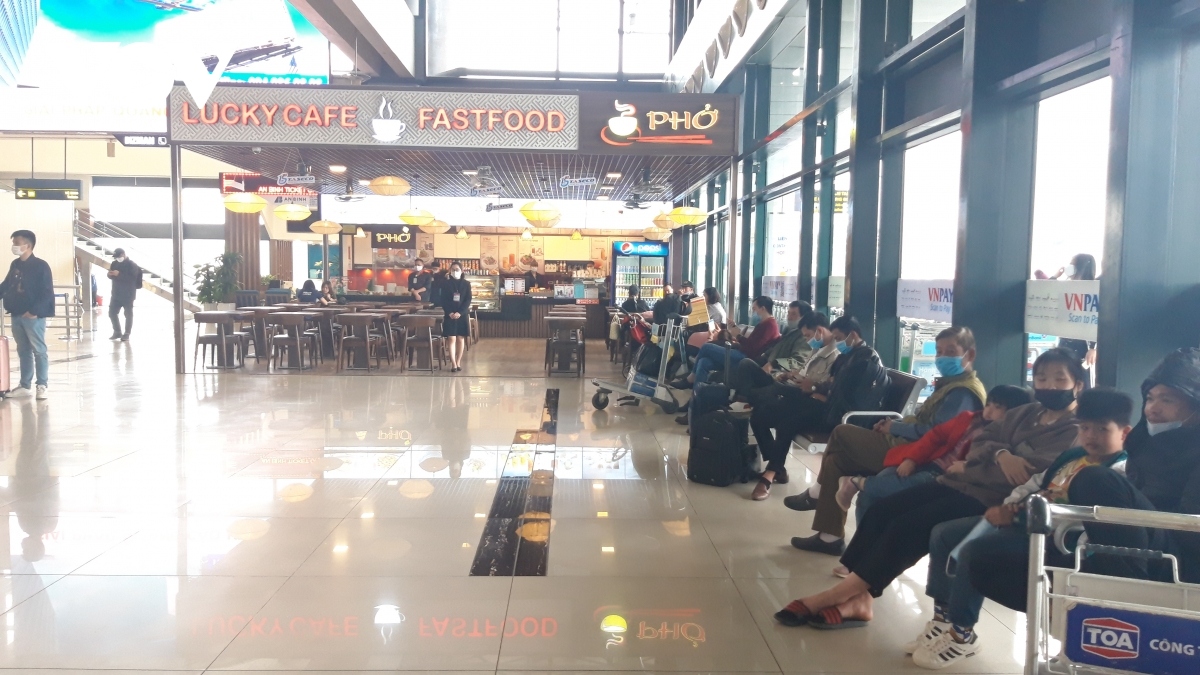 noi bai international airport falls quiet again due to covid-19 fears picture 3