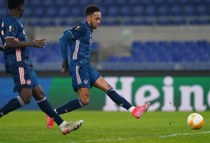 aubameyang bo lo kho tin, arsenal bi benfica cam hoa hinh anh 1