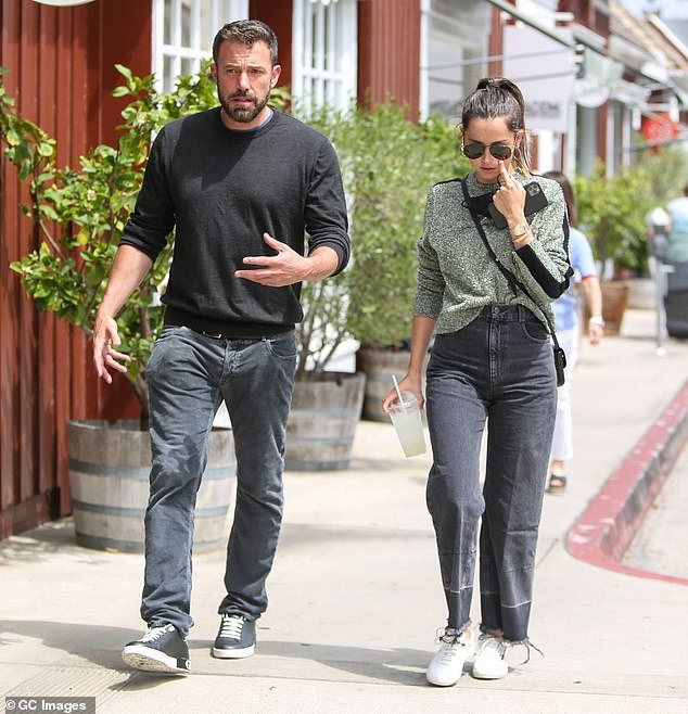 ben affleck tai xuat tieu tuy, xuong sac sau khi chia tay hinh anh 4