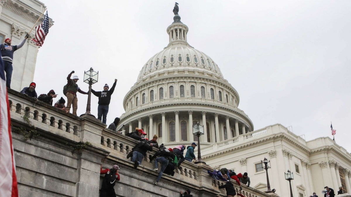 Bạo loạn ở Tòa nhà Quốc hội Mỹ hôm 6/1. Ảnh: Reuters