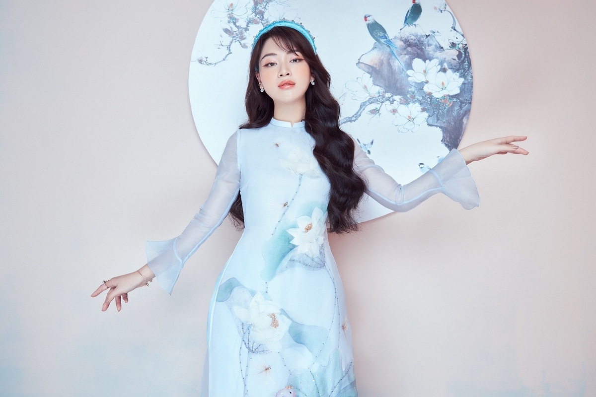 bui duong thai ha diu dang trong ta ao dai xuan voi nhung hoa tiet bat mat hinh anh 11