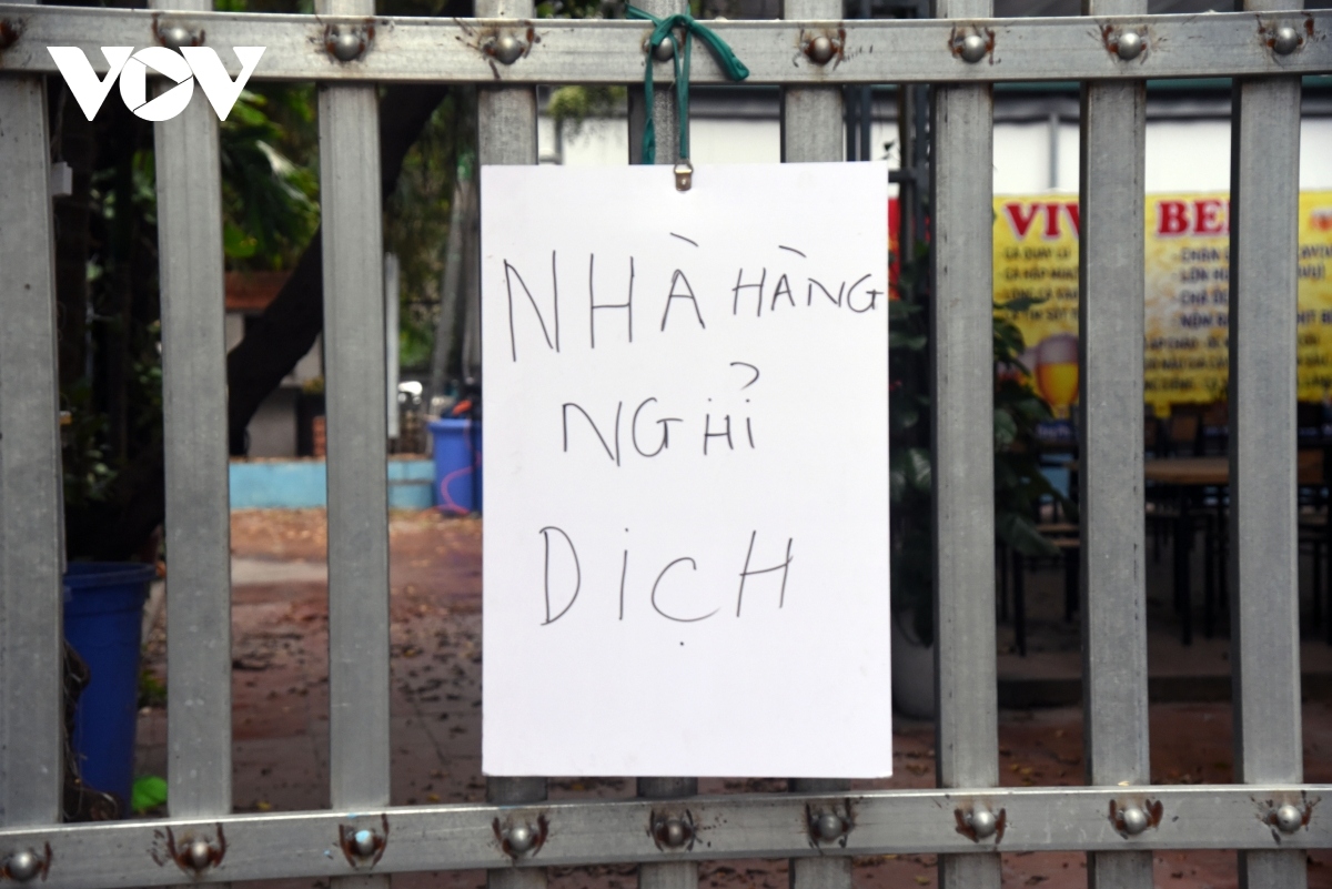 some eateries and cafes in hanoi remain open despite closure order picture 4