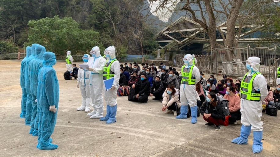 cao bang tiep nhan 100 cong dan vuot bien trai phep hinh anh 1