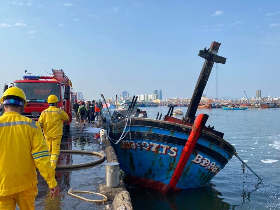 nong chay o au thuyen tho quang thieu rui 3 tau ca cua ngu dan binh Dinh hinh anh 7