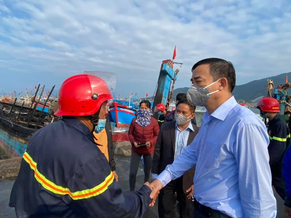 nong chay o au thuyen tho quang thieu rui 3 tau ca cua ngu dan binh Dinh hinh anh 8