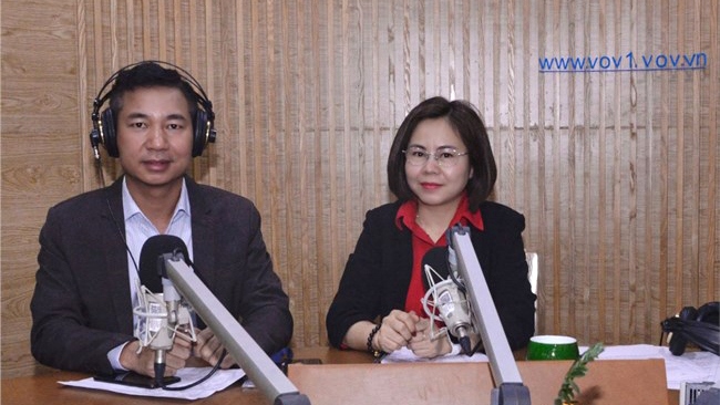 Luật sư Nguyễn Danh Huế (trái) trong cuộc trao đổi với phóng viên VOV