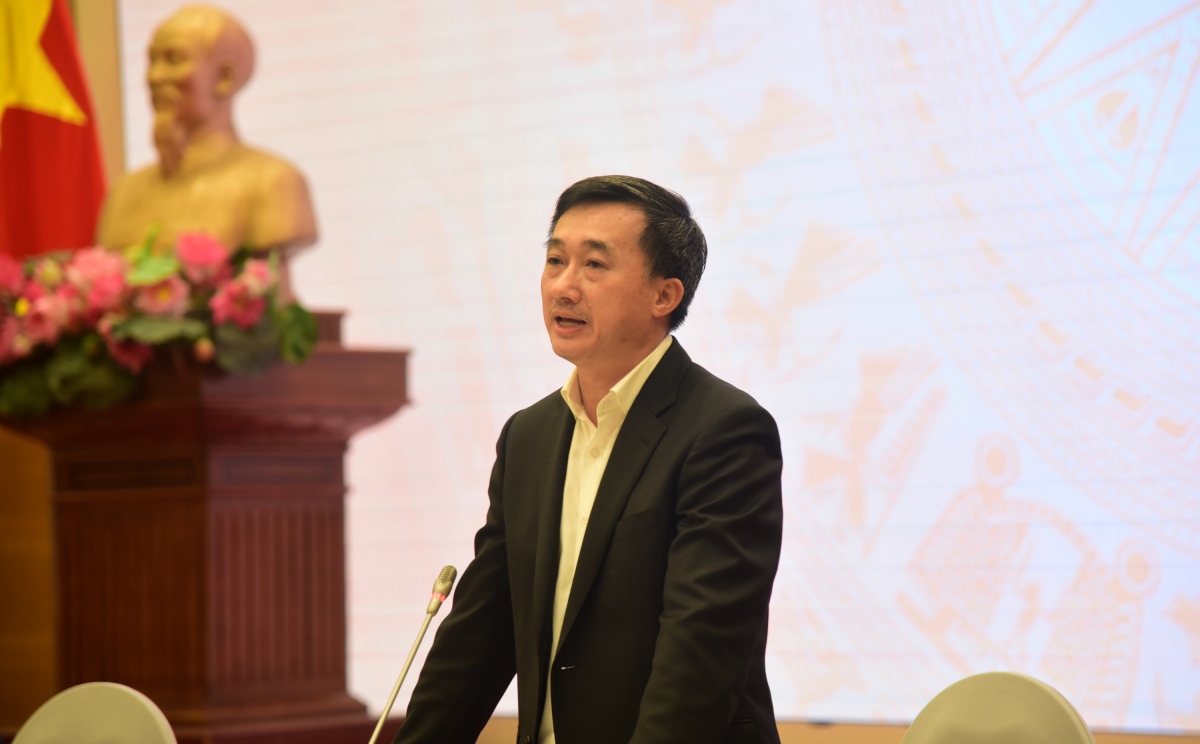 Thứ trưởng Bộ Y tế Trần Văn Thuấn trả lời câu hỏi của phóng viên tại cuộc Họp báo Chính phủ thường kỳ chiều 2/2.
