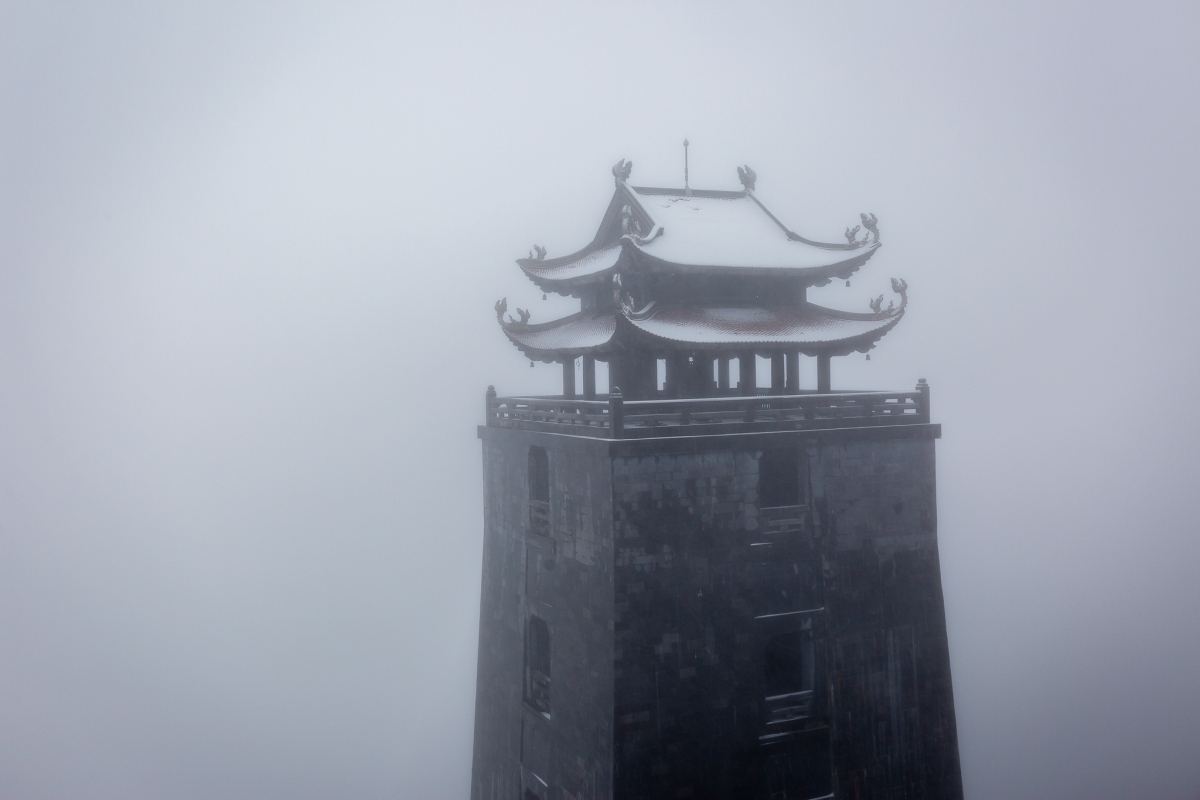 fansipan mt. in thick blanket of snow again as temperature falls to -3 picture 16