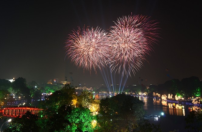 hanoi to scale down lunar new year firework display due to covid-19 picture 1