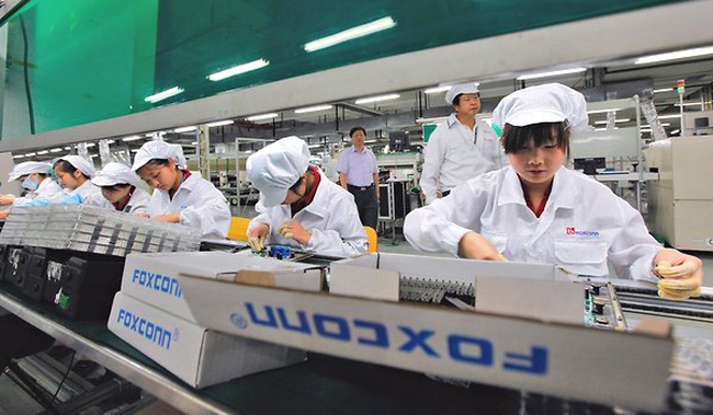foxconn recruits thousands of workers in bac ninh, bac giang picture 1