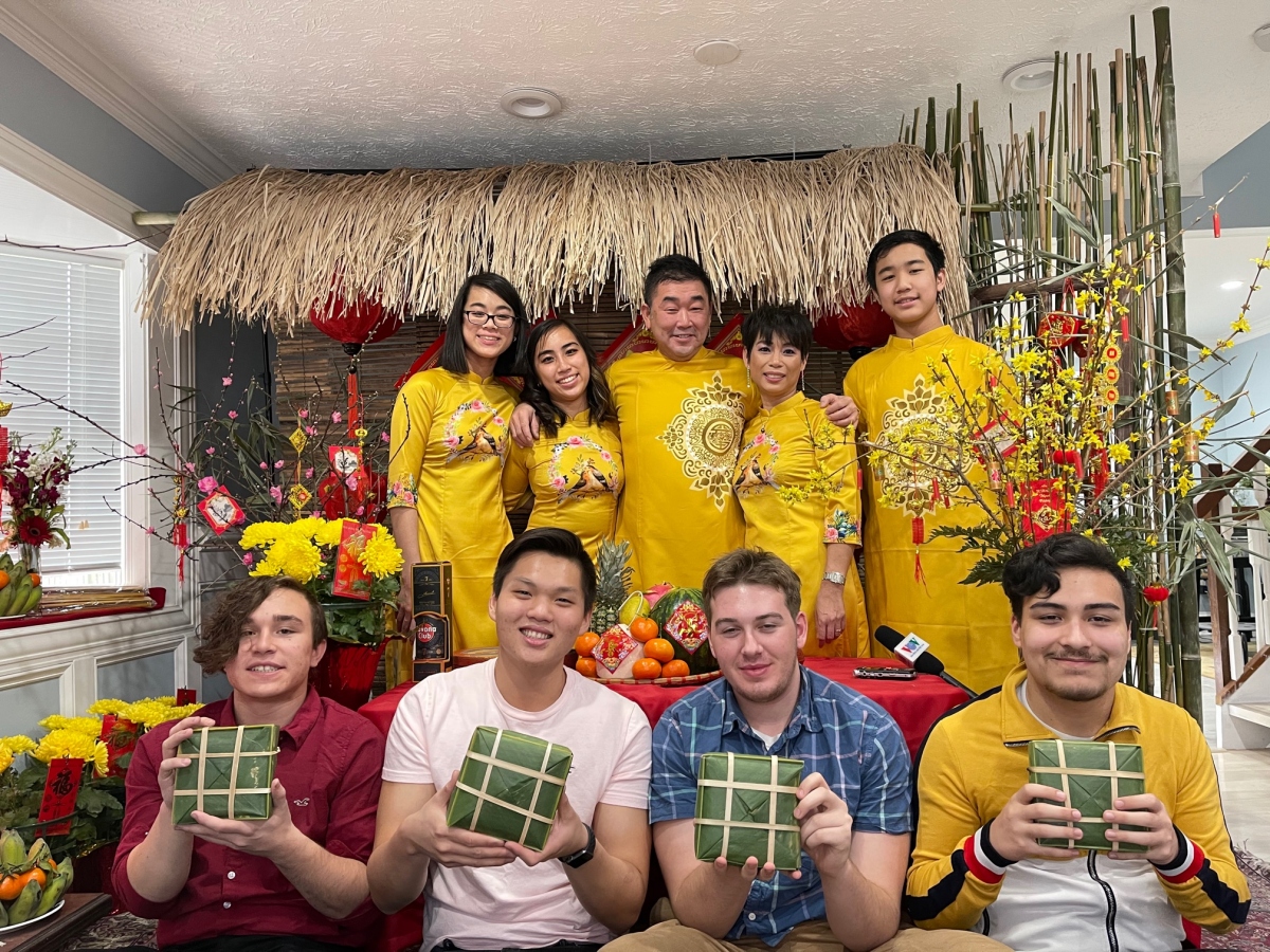 Cộng đồng người Việt tại Mỹ gói bánh chưng, giữ gìn nét đẹp Tết cổ truyền
