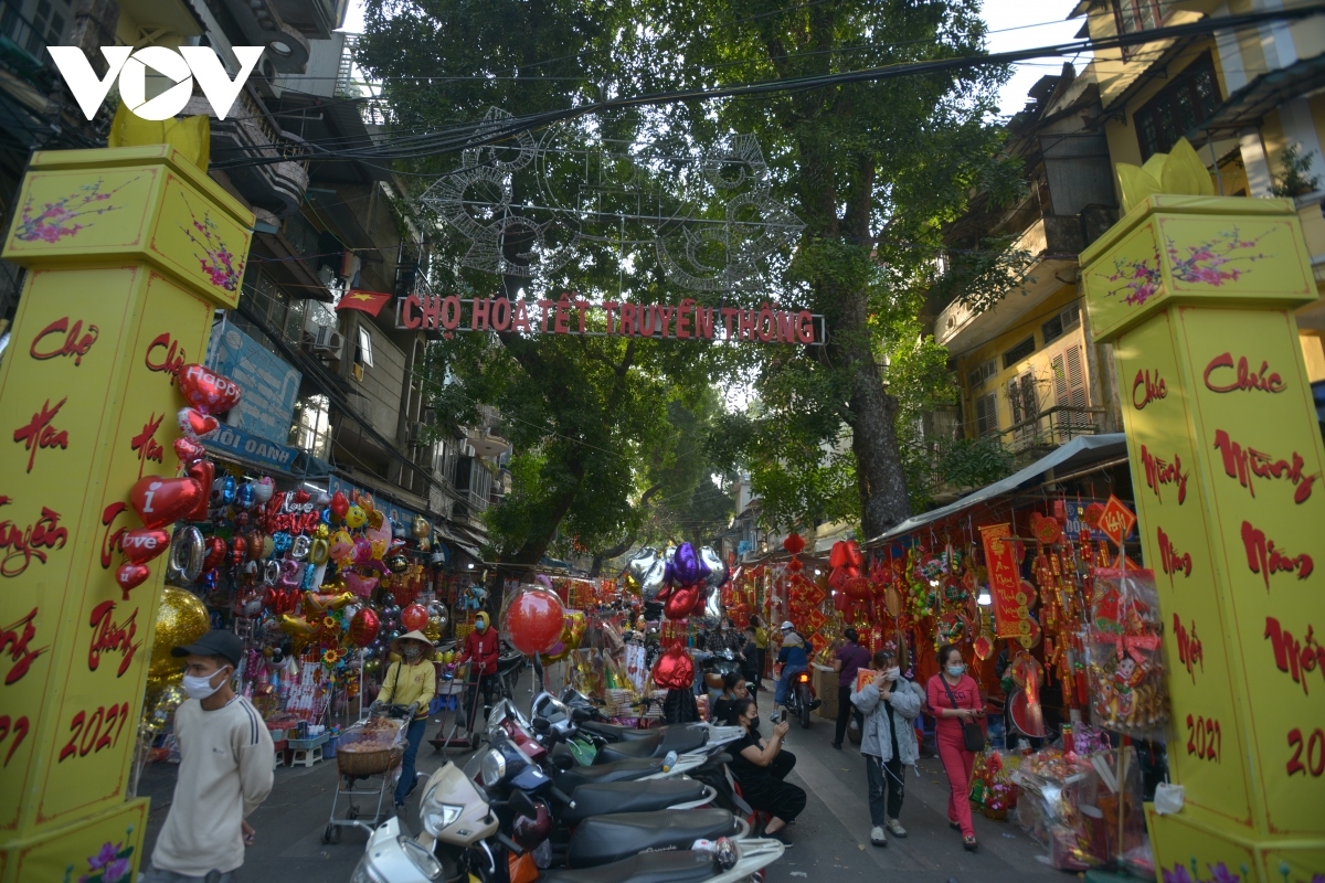 colourful tet flower market in the hanoi old quarter picture 1