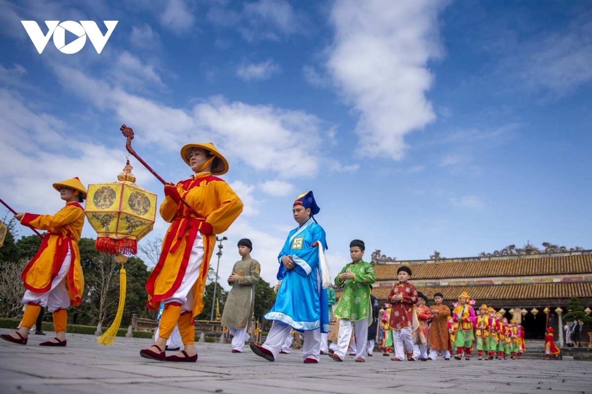 tet customs in nguyen royal court come to life in hue picture 15