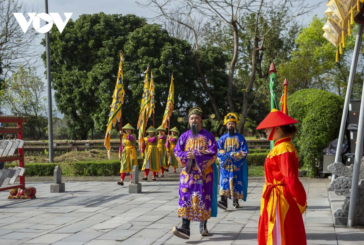 tet customs in nguyen royal court come to life in hue picture 3