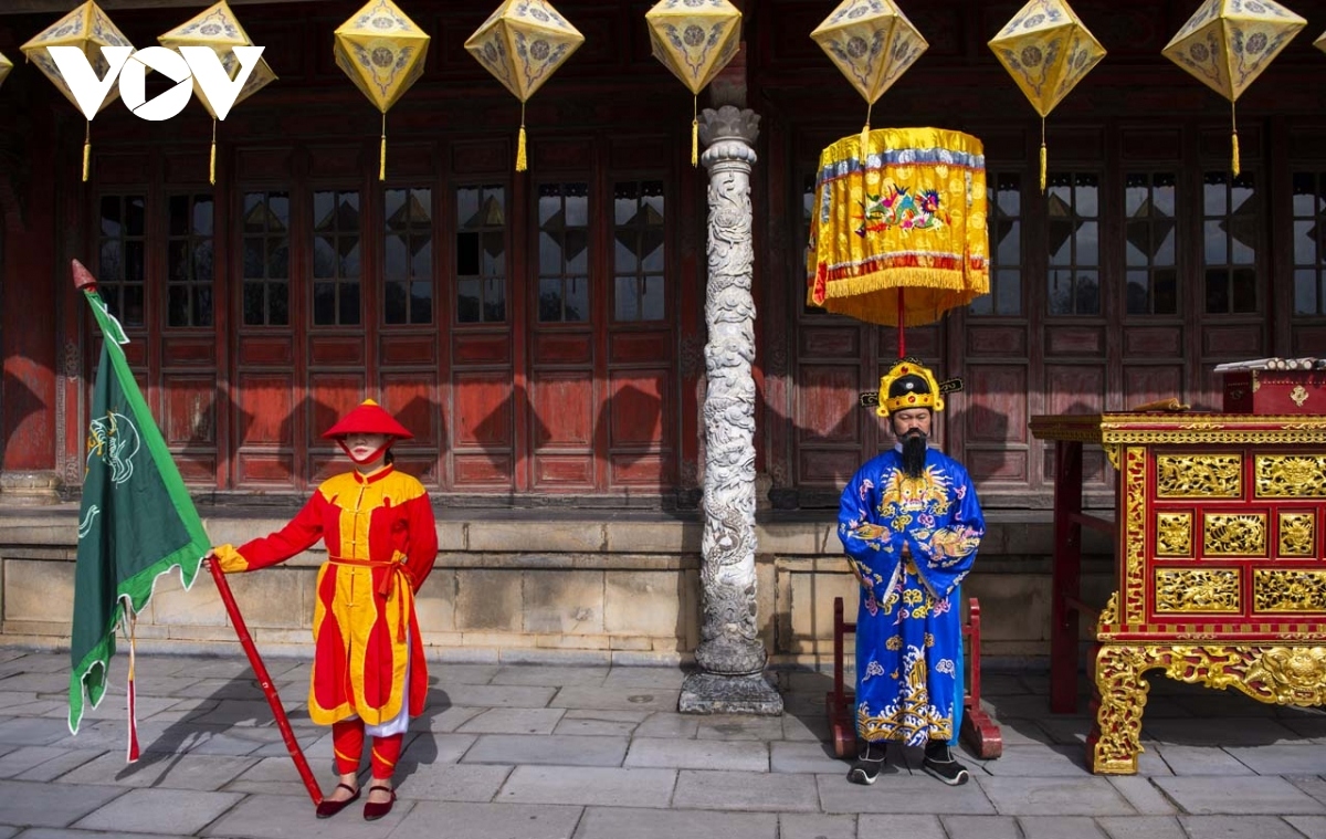 tet customs in nguyen royal court come to life in hue picture 4