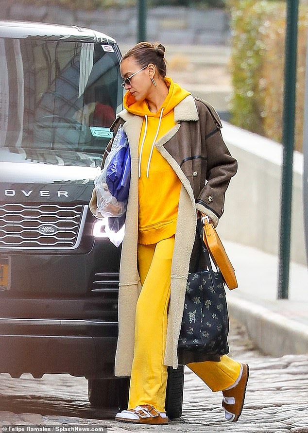 irina shayk gian di buoc len xe cua tinh tre tin don o new york hinh anh 2