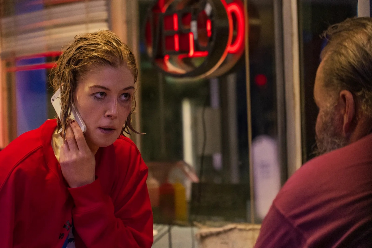 Nữ diễn viên tài năng Rosamund Pike trong vai nữ giám hộ nham hiểm Marla Grayson