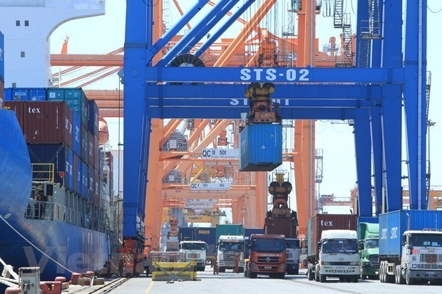 vietnam racks up us 1.29 billion in trade surplus in two months picture 1