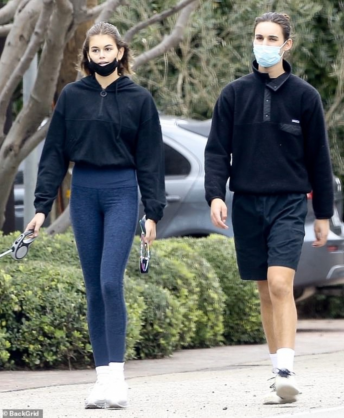 kaia gerber lai sieu xe dua cun cung milo ra pho hinh anh 7