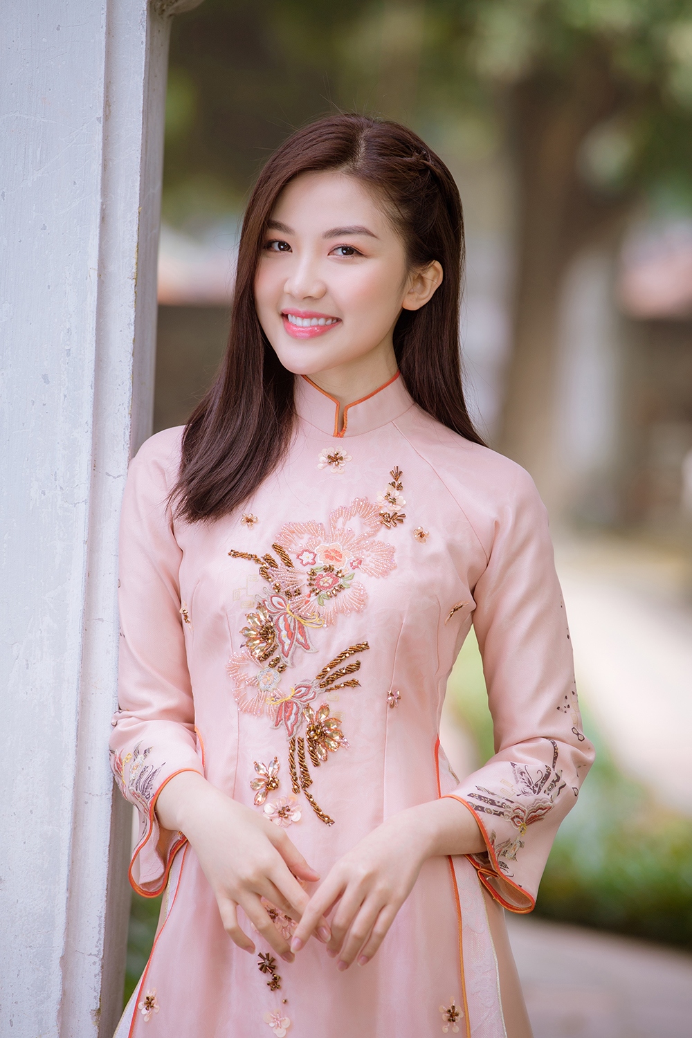 luong thanh khoe ve dep xuan thi trong ao dai cua ngoc han hinh anh 2