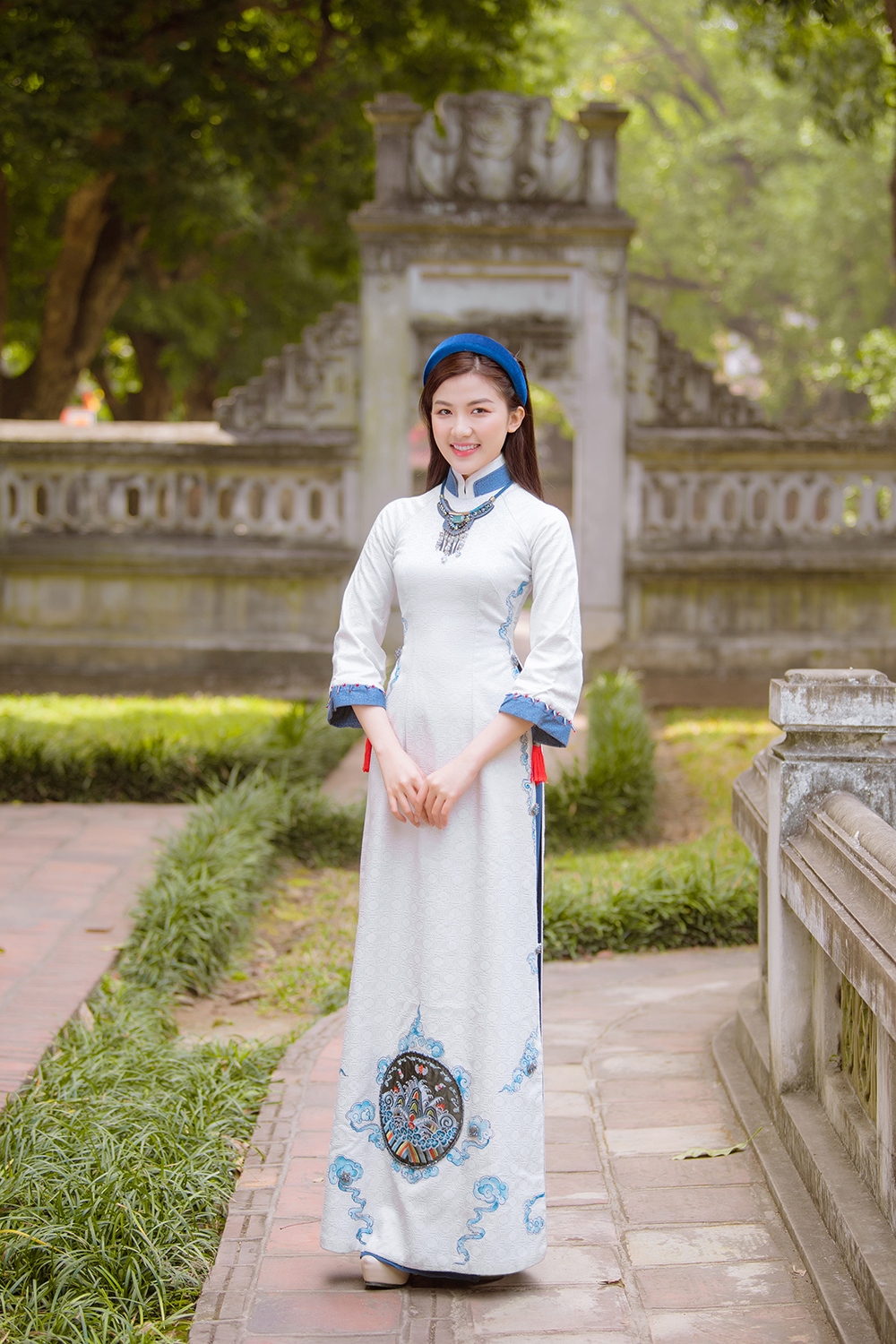 luong thanh khoe ve dep xuan thi trong ao dai cua ngoc han hinh anh 5