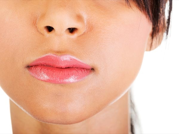 Mẹo giúp bạn có đôi môi hồng căng bóng tự nhiên | VOV.VN