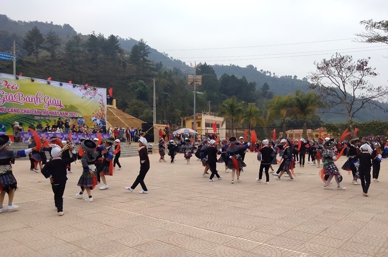 mong ethnic people celebrate tet in northern vietnam picture 1