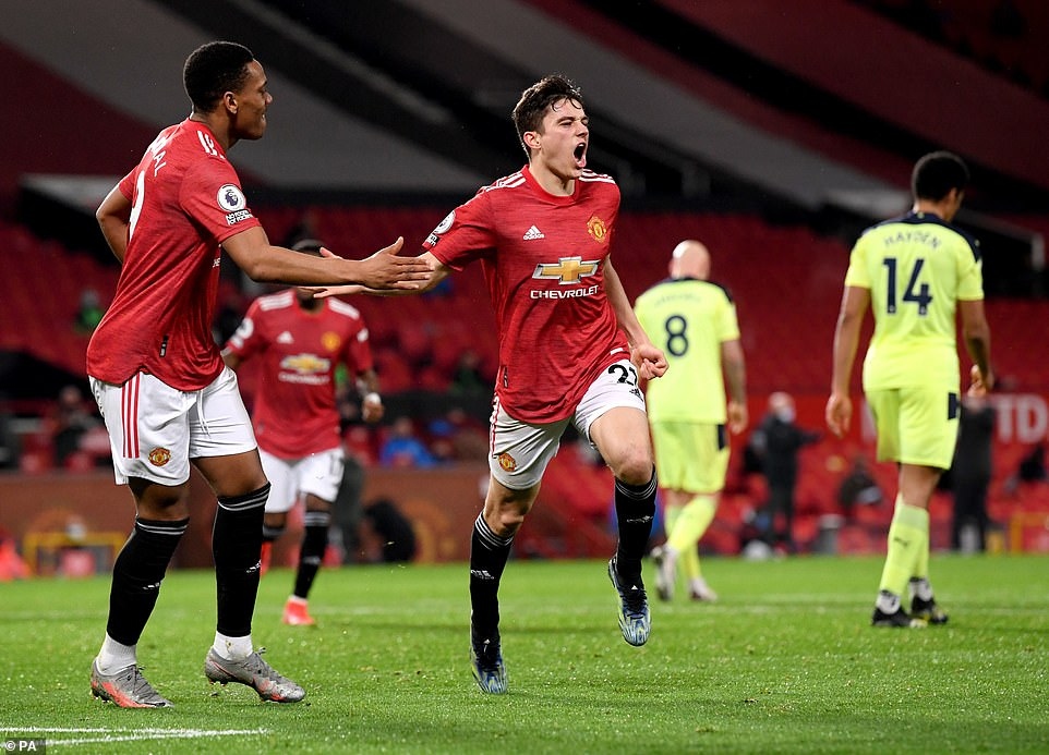 Daniel James tái lập thế dẫn bàn cho MU. (Ảnh: PA)