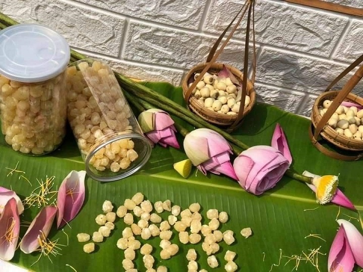 hanoi specialty for tet candied lotus seed picture 3