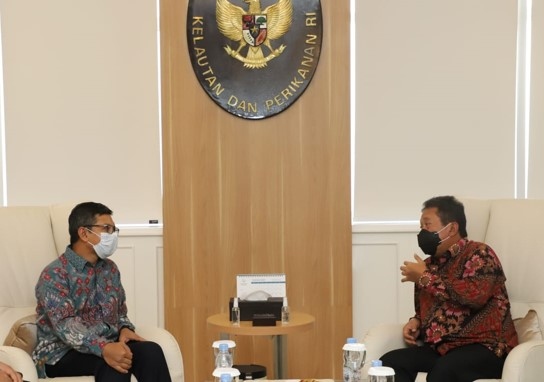 Bộ Biển và Nghề cá Indonesia, ông Sakti Wahyu Trenggono (phải) và tân Đại sứ Indonesia tại Việt Nam, Denny Abdi. (Nguồn: mediatani)