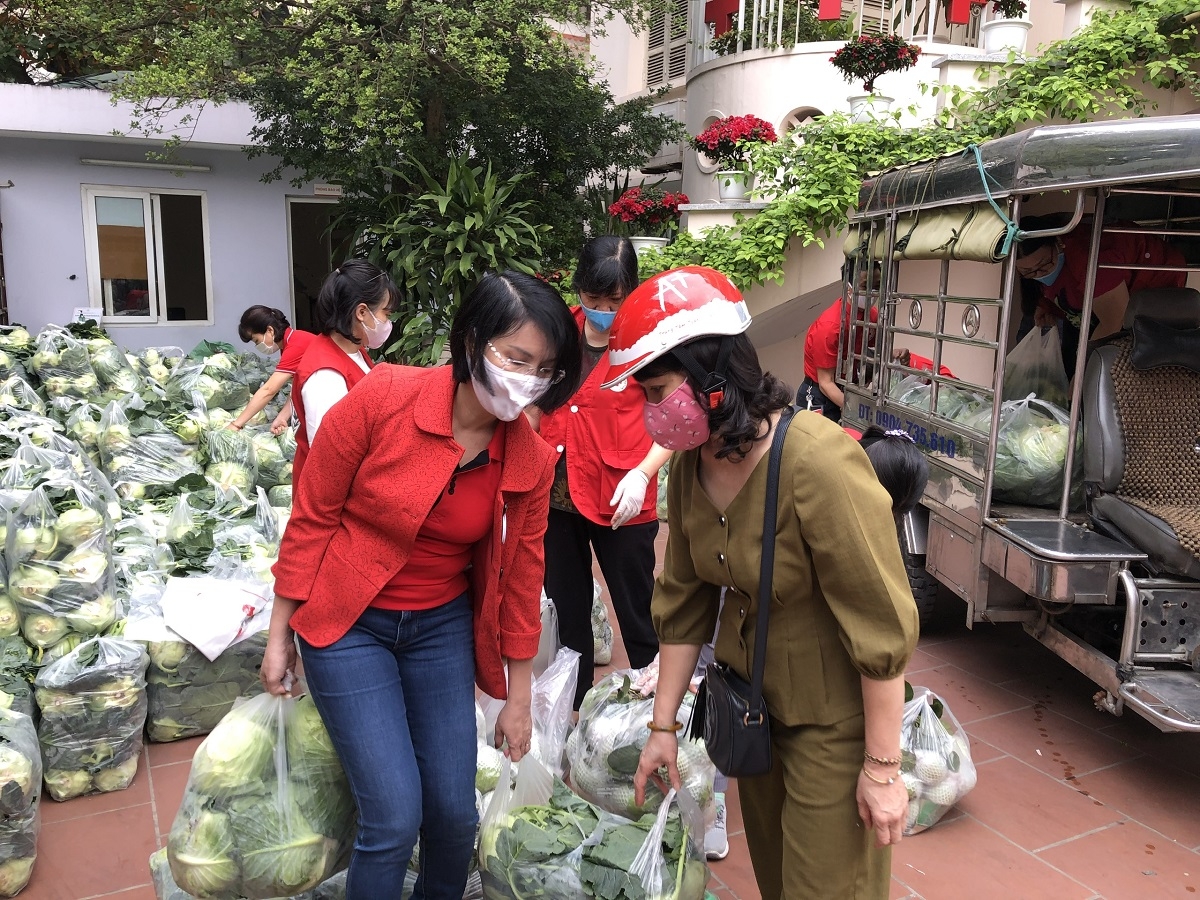 Hội chữ thập đỏ Việt Nam chung sức cùng người dân tiêu thụ nông sản
