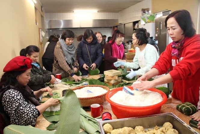 overseas vietnamese gear up to celebrate traditional tet abroad picture 3 overseas vietnamese gear up to celebrate traditional tet abroad picture 3
