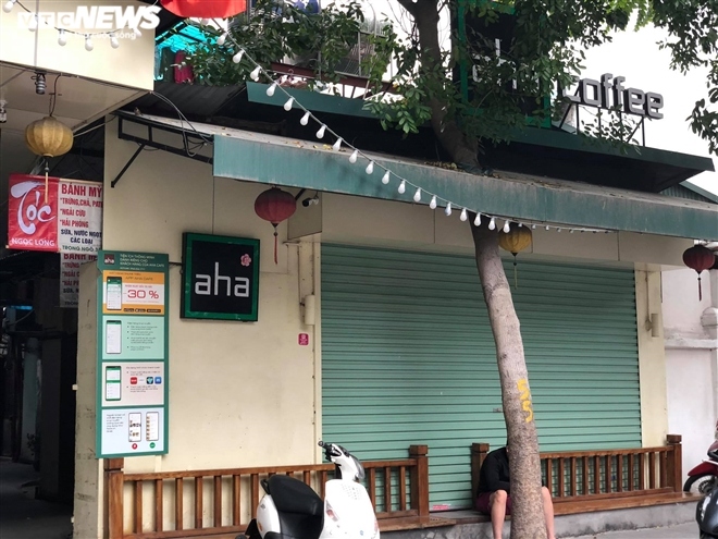 hang quan pho co ha noi nghi tet keo dai, khach san rao ban la liet bang to roi hinh anh 12