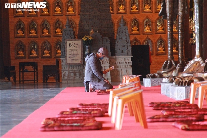 largest vietnamese pagoda remains quiet at start of new lunar year picture 4