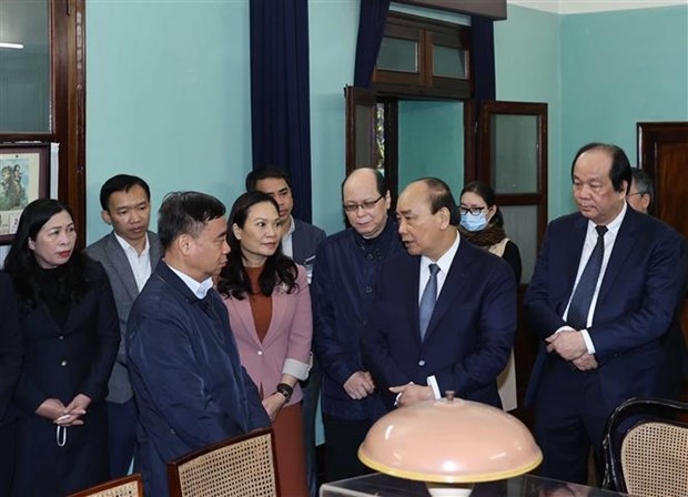 pm pays tribute to late president ho chi minh picture 1