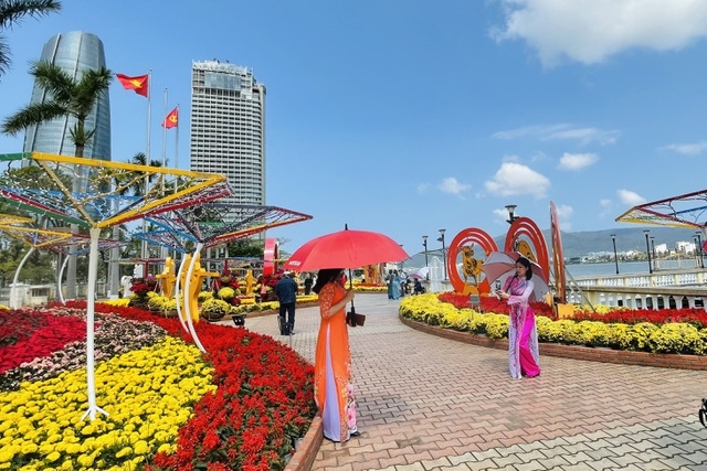 da nang welcomes over 30,000 visitors throughout festive period picture 1