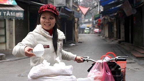 why do vietnamese people buy salt on lunar new year s day picture 2