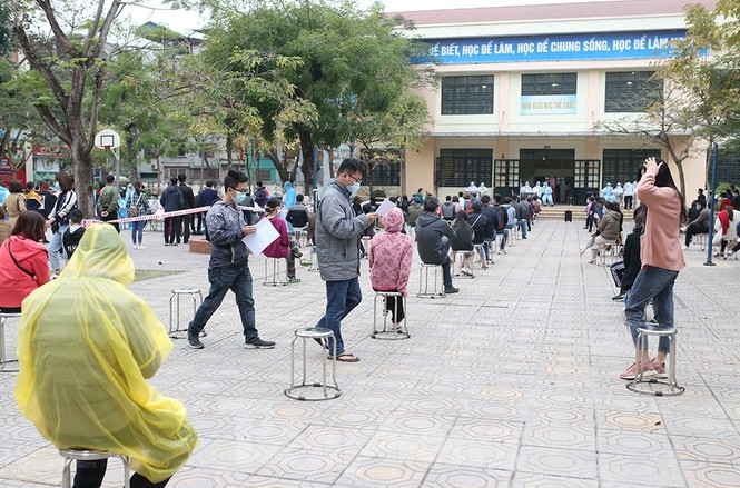 As of February 18 Hanoi’s administration has successfully identified over 1,900 people travelling from Cam Giang district in Hai Duong province to Hanoi since January 15. Among them, 1,800 people have samples taken for a quick test, with 1,400 individuals testing negative for SARS-CoV-2.