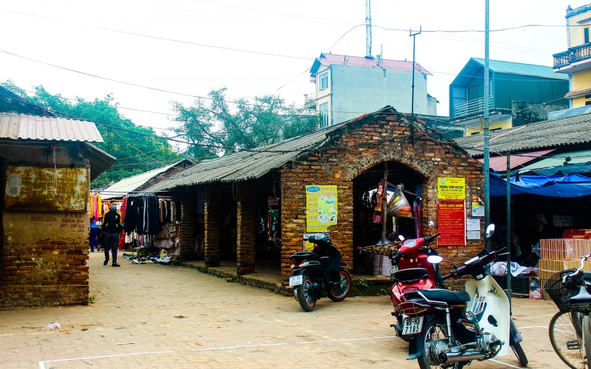 traditional tet rural market offers festive vibes picture 4