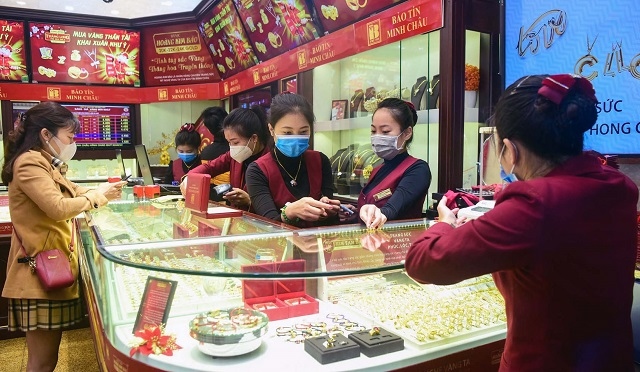 locals turn to buying gold online on god of wealth day picture 1